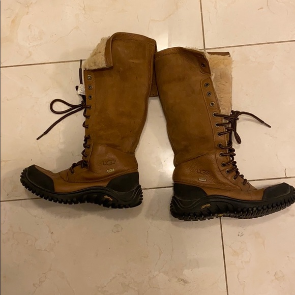 Ugg Adirondack tall size 7 please read description - Picture 2 of 6